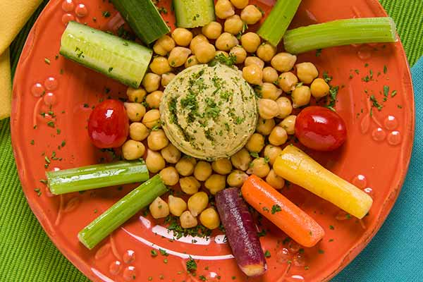 Creamy Hummus with Artichokes